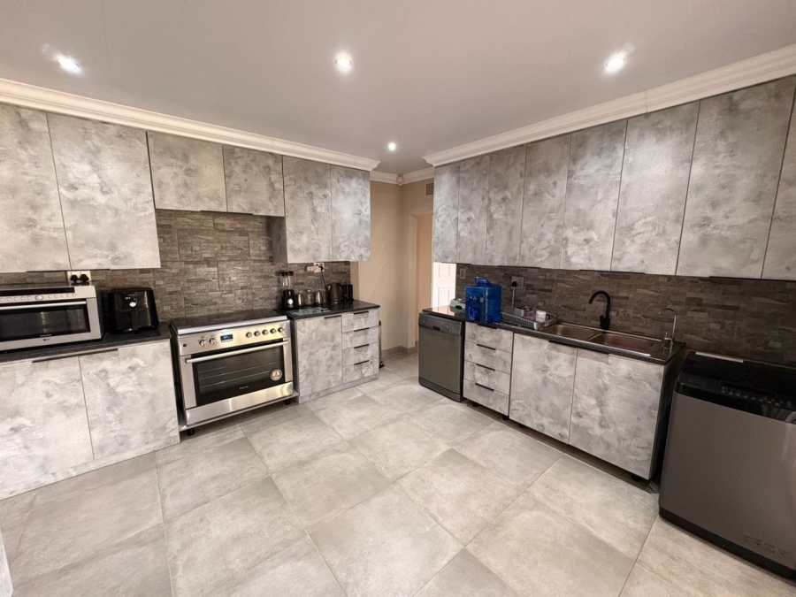 To Let 3 Bedroom Property for Rent in Flimieda North West